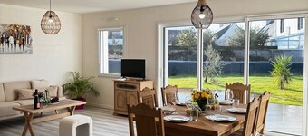 Modern mansion with garden and platio around 100m to the bay