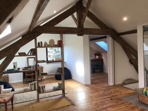 House | Interior - Hilltop Mansion in Parlan for 6 (Parlan)