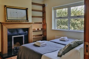 6 bedrooms, WiFi, bed sheets