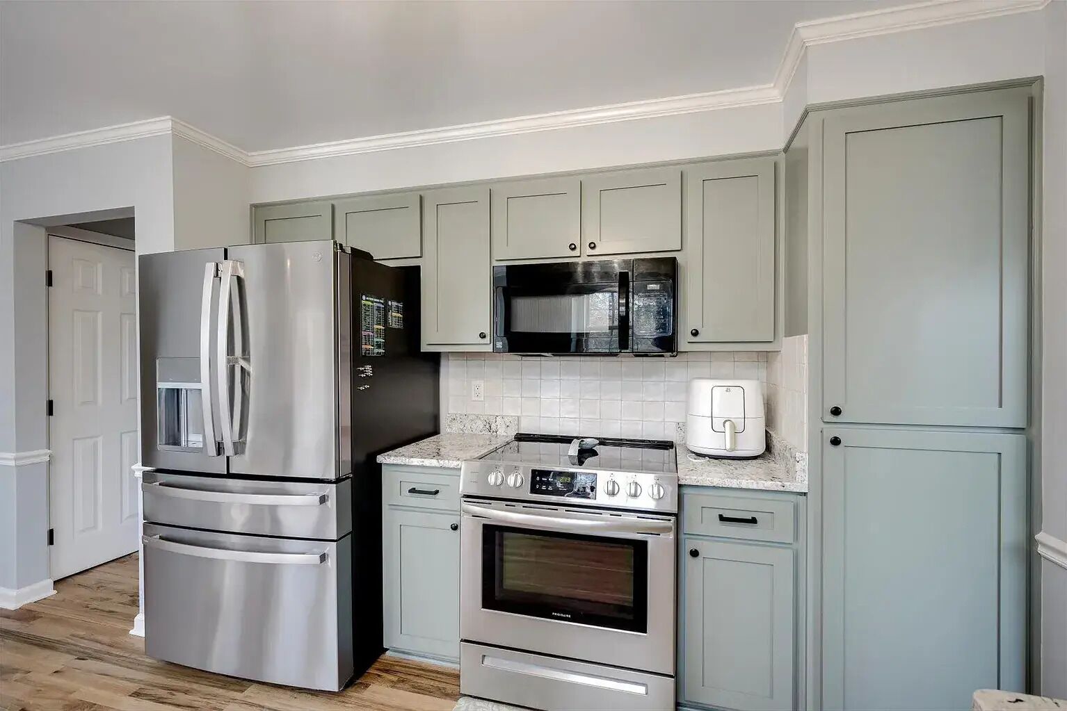 冰箱、微波炉、烤箱、炉灶