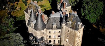 Apartment in a castle 15 minutes from St Etienne and less than 1 h from Lyon