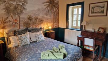 4 chambres, bureau, fer et planche Ă repasser, lit parapluie