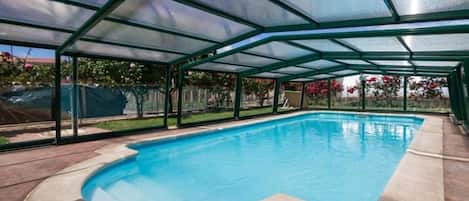 Piscine extérieure en saison