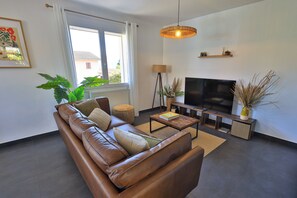 TV - House in the Grésivaudan valley, close to the ski slopes (Saint-Nazaire-les-Eymes)