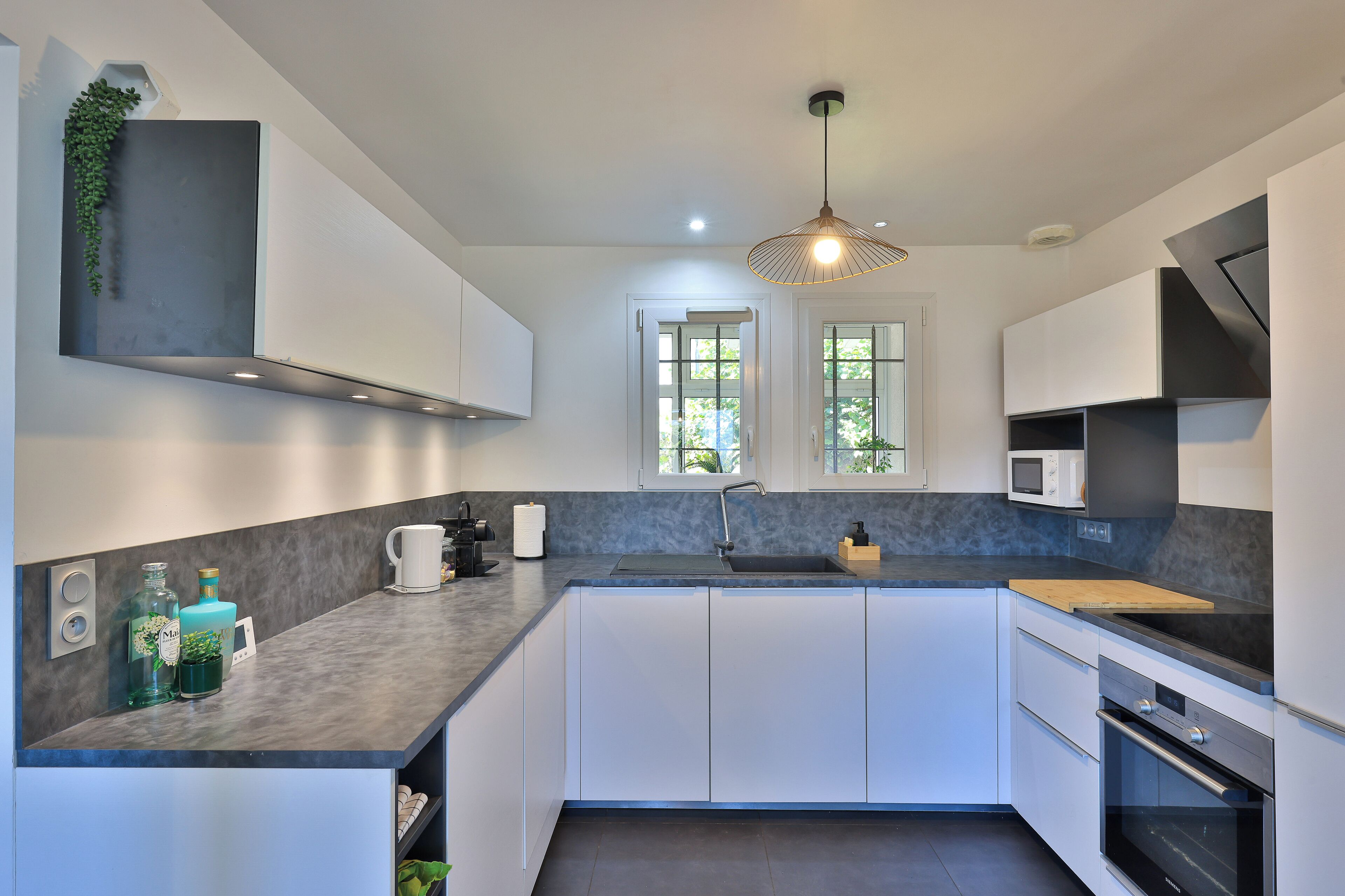 Micro-ondes, four, plaque de cuisson, lave-vaisselle