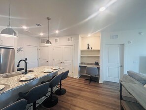 Interior - Moderno Kitchen 3BR BSMT PrivateBack Entry (Lawrenceville)