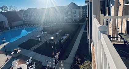 Moderno Kitchen 3BR BSMT PrivateBack Entry