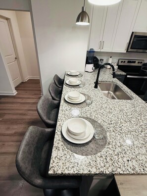 Dining - Moderno Kitchen 3BR BSMT PrivateBack Entry (Lawrenceville)