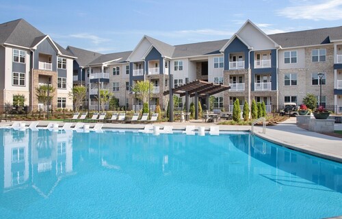 Moderno Kitchen 3BR BSMT PrivateBack Entry