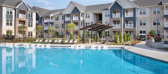 Moderno Kitchen 3BR BSMT PrivateBack Entry