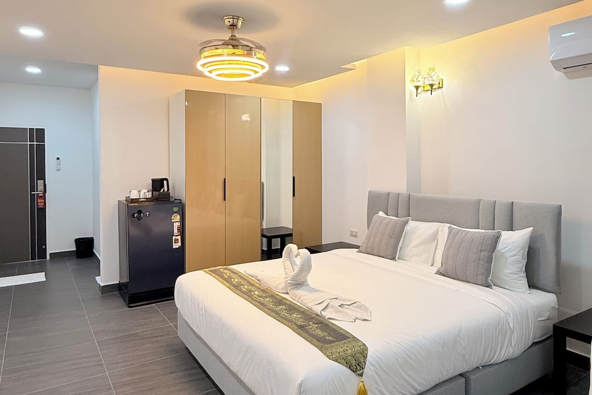 Grand Double Room | Premium bedding, desk, laptop workspace, free WiFi