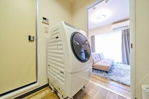 Interior - [22] [Shin-Okubo]3 minutes by train to Shinjuku (新宿区)