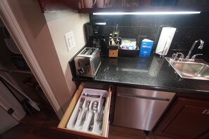 Fridge, microwave, stovetop, dishwasher