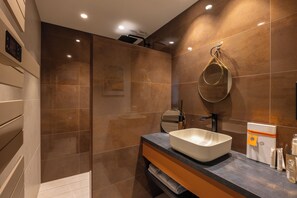 Dusche, Handtücher, Seife, Toilettenpapier