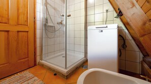 Shower, hair dryer, bidet, towels - Planinska kuća Dasović pruža mnoštvo sadržaja za djecu i odrasle.Pet friendly🐾 (Fužine)