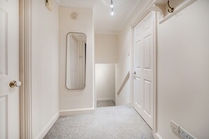 Interior - Oxford 2 Bed Apartment inc. Parking & Balcony - Pass the Keys (Oxford)