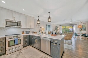 Fridge, microwave, oven, stovetop - Cheerful North Beach Getaway – Walk to Beach + Pool (Holmes Beach)