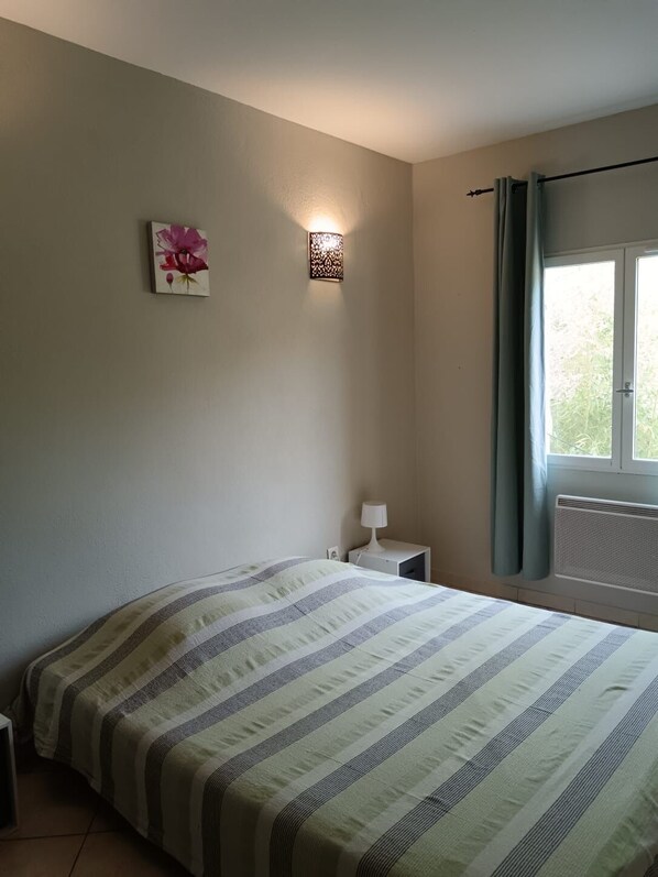 Tabla de planchar con plancha y wifi 