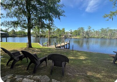 Waterfront River House on Brices Creek, New Bern