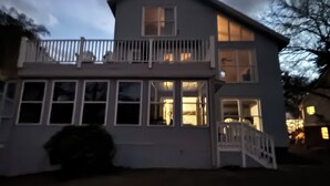 A two-story house with a balcony and multiple windows. - Waterfront River House on Brices Creek, New Bern (New Bern)