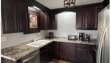 Micro-ondes, plaque de cuisson, lave-vaisselle