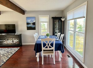 Dining - Waterfront River House on Brices Creek, New Bern (New Bern)