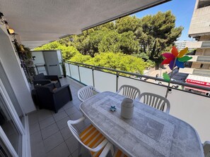 Outdoor dining - Casa Márquez - Beach apartment in the Golden Coast (Salou)