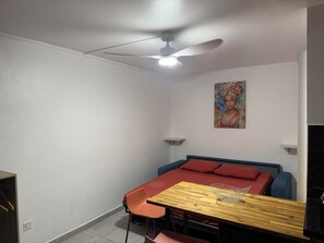 1 camera, ferro/asse da stiro, Wi-Fi, lenzuola