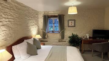 Luxury Double Room | Free WiFi