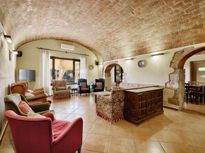Interior - Landhaus, 8 Zimmer mit Bad, Schwimmbad, Tennis by Interhome (Vilanant)