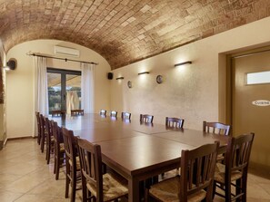 Meeting facility - Landhaus, 8 Zimmer mit Bad, Schwimmbad, Tennis by Interhome (Vilanant)