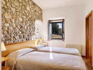 8 bedrooms, Internet - Landhaus, 8 Zimmer mit Bad, Schwimmbad, Tennis by Interhome (Vilanant)