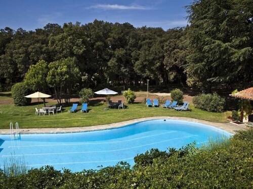 Landhaus, 8 Zimmer mit Bad, Schwimmbad, Tennis by Interhome