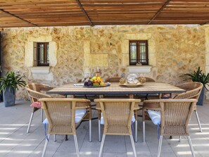 Outdoor dining - Restauriertes Landhaus in Búger by Interhome (Búger)