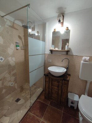Handtücher, Seife, Toilettenpapier