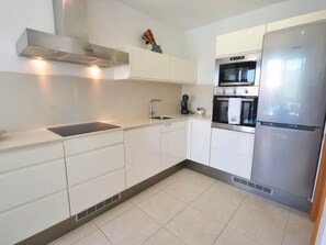 Fridge, microwave, oven, dishwasher - Villa für 4 Personen mit Schwimmbad und balinesi by Interhome (San Bartolomé de Tirajana)