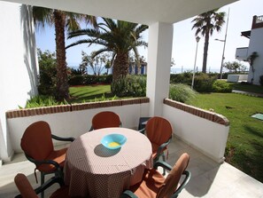 Outdoor dining - Appartement in Torrox Costa mit Beheiztem gemeinsamem Pool und Meerblick by Interhome (La Axarquía/ Torrox)