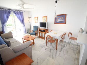 TV - Appartement in Torrox Costa mit Beheiztem gemeinsamem Pool und Meerblick by Interhome (La Axarquía/ Torrox)
