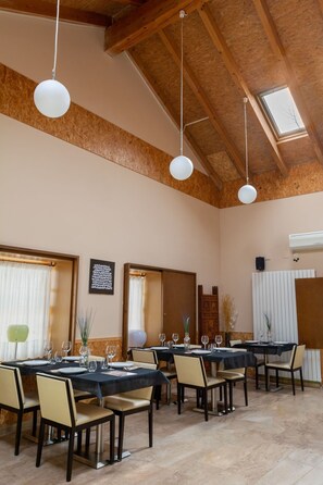 Dining - Die Santa-Maria-Kaserne by Interhome (Santa Maria de la Alameda)