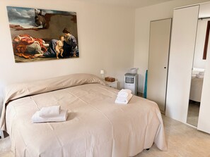 Basic Apartment, Patio, Garden View - Mariana's home (Venice)