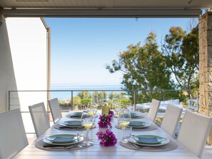 Outdoor dining - Villa in Sizilien am Meer mit beheiztem Pool by Interhome (Alcamo)