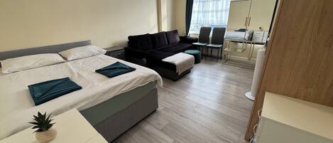 Iron/ironing board, WiFi, bed sheets