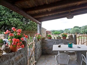 Outdoor dining - 'Stazzu Lu Malchesi' by Interhome (Arzachena)