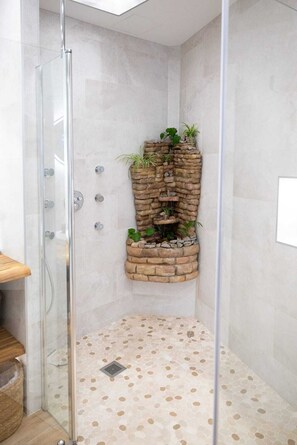 Jetted tub, hair dryer, towels, soap - L'Escapade Étoilée, Whirlpool bath, King size bed & starry sky (Rosheim)