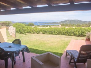 Outdoor dining - Villa mit Garten und Meerblick by Interhome (Bassacutena)