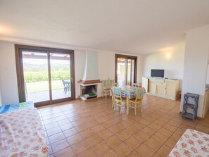 Room - Villa mit Garten und Meerblick by Interhome (Bassacutena)