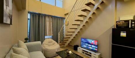 City Apartment, Balcony, City View | Living area