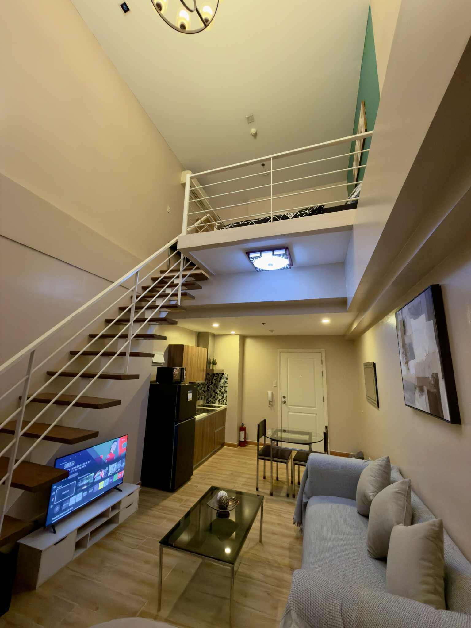 City appartement, balkon, uitzicht op de stad | Woonruimte