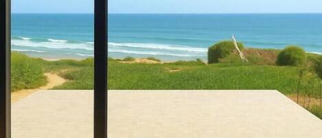 Coffres-forts dans les chambres, fer et planche Ă repasser