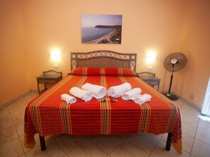 Internet - Luxus-Drei-Zimmer-Wohnungen mit großem Garten by Interhome (Capo Vaticano)